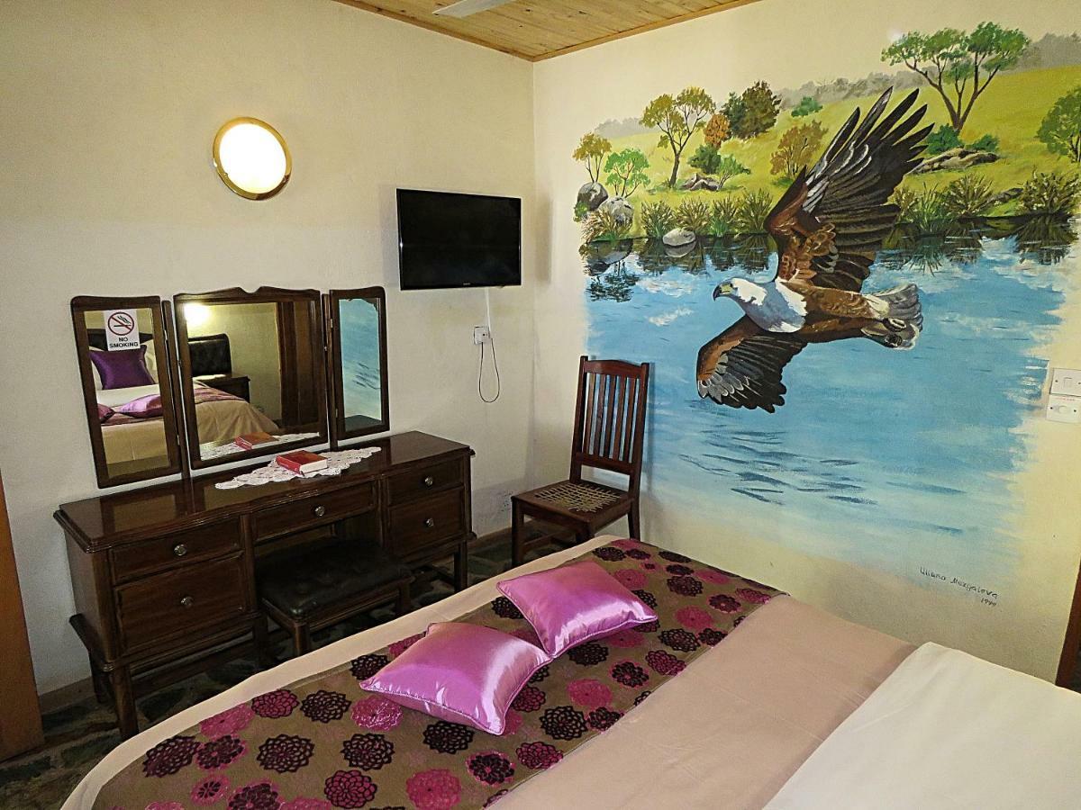 Parrot Lodge บูลาวาโย ภายนอก รูปภาพ