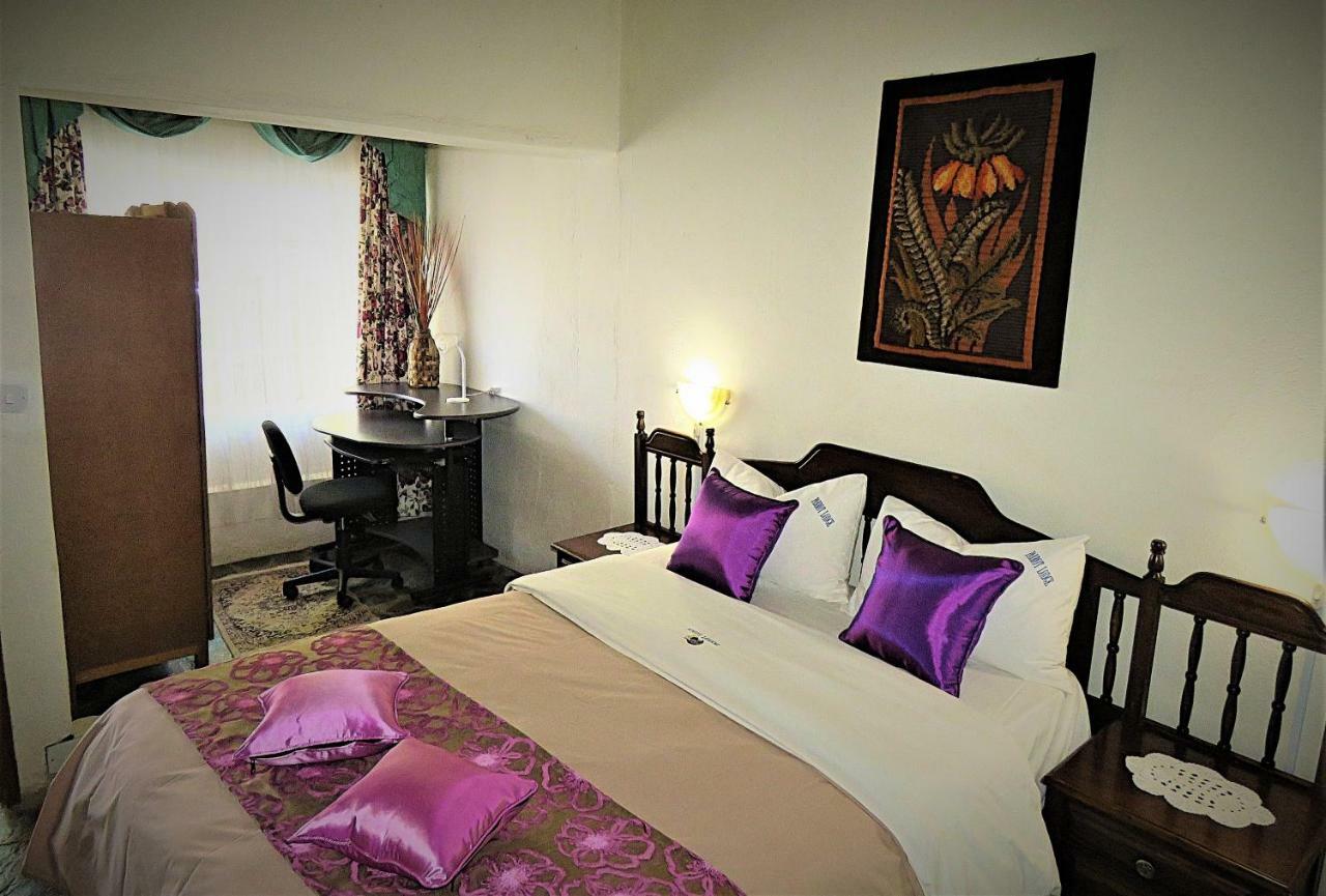 Parrot Lodge บูลาวาโย ภายนอก รูปภาพ